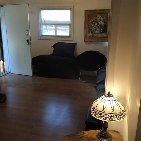 Awesome Cozy 1 Bedroom Coachhouse Toronto Bagian luar foto