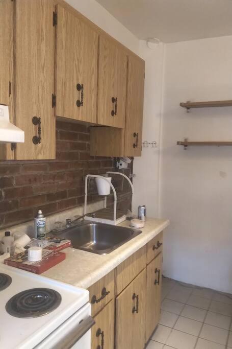 Awesome Cozy 1 Bedroom Coachhouse Toronto Bagian luar foto